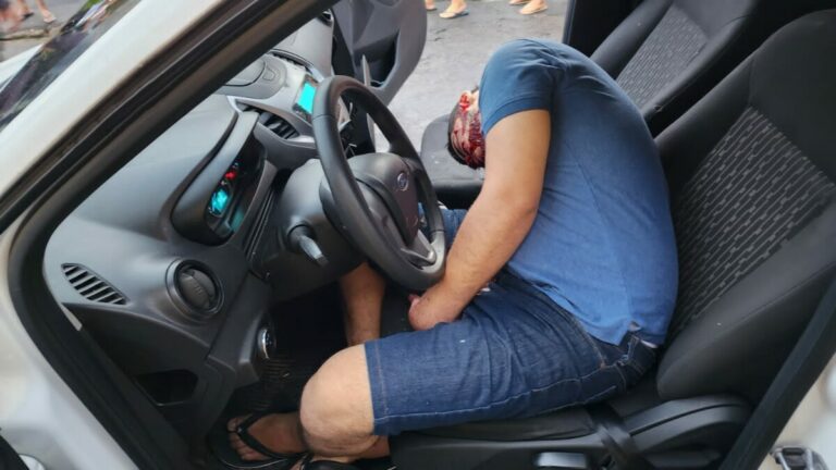 Jovens são executados a tiros dentro de carro na Compensa em Manaus